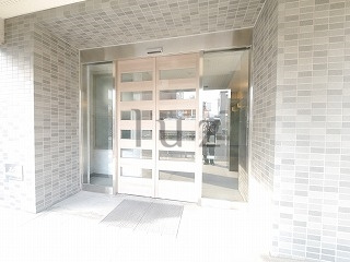 アルトベルク横浜のエントランス