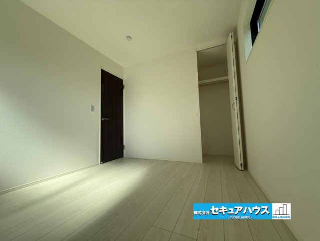 【同施工物件ご案内可能】名古屋市南区白雲町　全2棟の洋室|【洋室イメージ】
◆広々とした居住空間は日々の暮らしを彩り、心のやすらぎと満足感を与えてくれます。通風と採光を考慮した設計は子供たちはのびのび育ち、家族でくつろぎと団らんを生み出します。