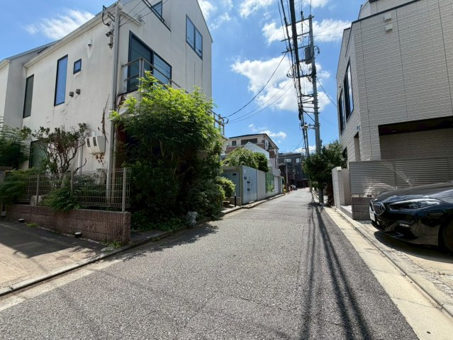渋谷区神宮前３丁目の売地の前面道路含む現地写真