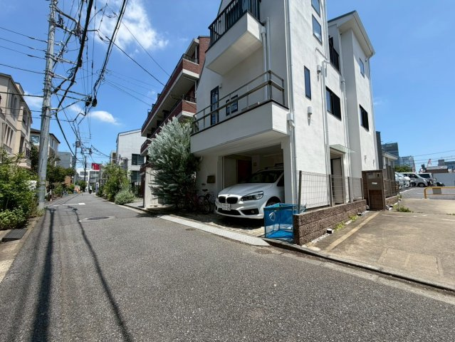渋谷区神宮前３丁目の売地の前面道路含む現地写真