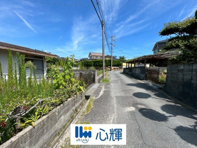 【前面道路含む現地写真】 | 宇部市開6丁目土地（家屋付・764-4、764-23・計2筆）／約174坪・現状渡し