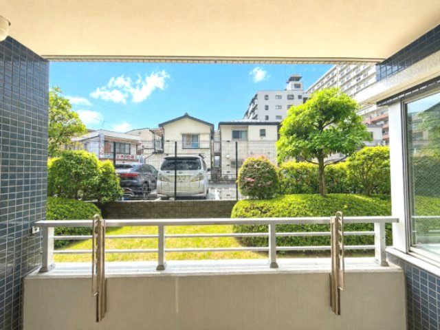 デュアルスイート西葛西の展望|緑を身近に感じる開放的なバルコニー。毎日に心地よい癒やしとゆとりを届けます。