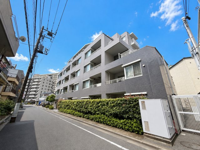 デュアルスイート西葛西の外観|落ち着きと品格を兼ね備えた佇まい。永く愛着を持って暮らせるマンションです。