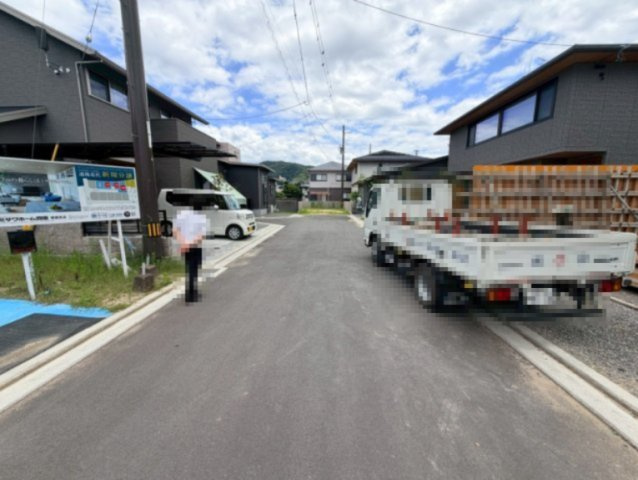 道後北代　2号地の前面道路含む現地写真|前面道路は5mありますので、車の出し入れもしやすいです！