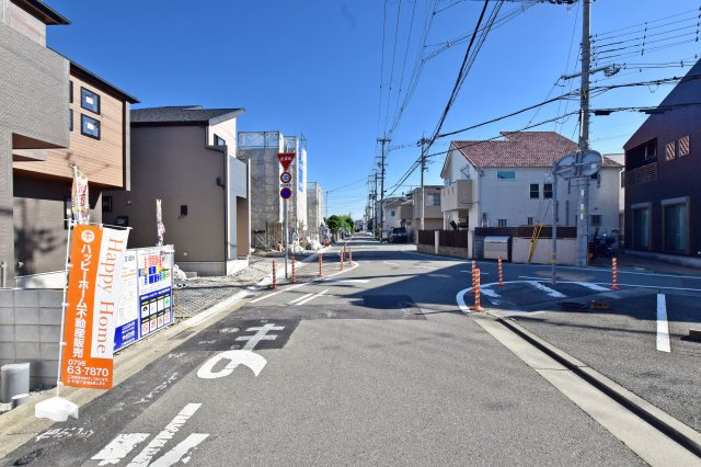 ブルーミングガーデン山本野里2丁目新築戸建て│3LDK+駐車2台可の前面道路含む現地写真|現地北側から撮影した写真です。前面道路は西側5.8ｍ公道です。