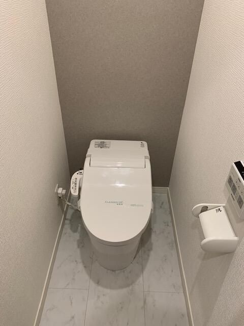 府中市白糸台４丁目のアパートのトイレ