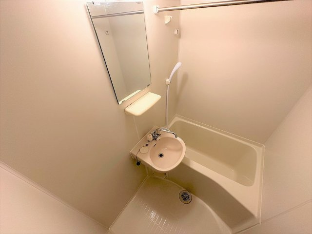 レオパレス長沢Ⅱの浴室|コンパクトで使いやすいお風呂です