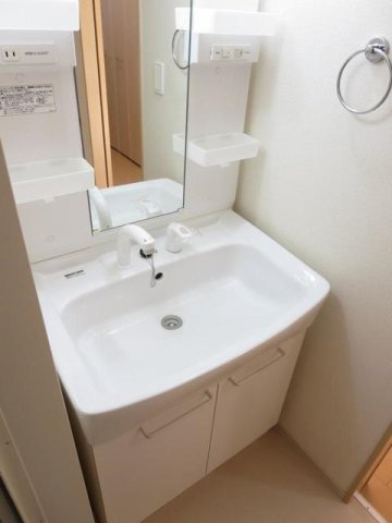 フィオーレ篠原の洗面所|忙しい朝には欠かせない洗面所です