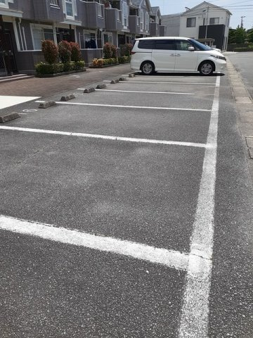 ハイツ　ロジュマンＢの駐車場|カースペースがあります