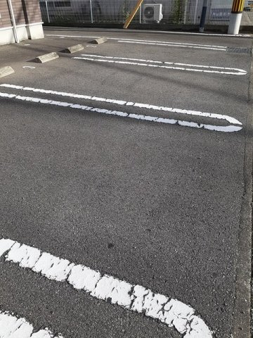 スターリースカイの駐車場|車をお持ちの方に嬉しい駐車場付きの物件です