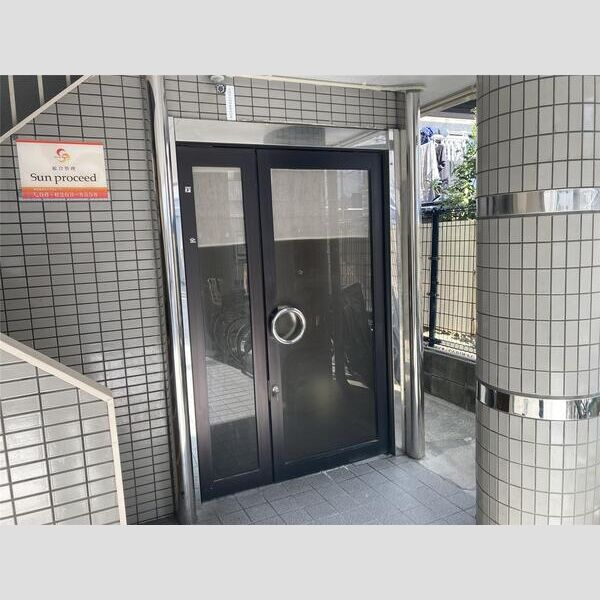 大阪市北区中津６丁目の店舗一部の玄関