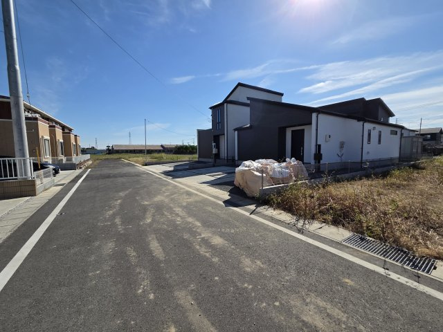 新築　太田市岩松町2期　1号棟　GRAFAREの前面道路含む現地写真|現地写真　北側前面道路幅員約6ｍ