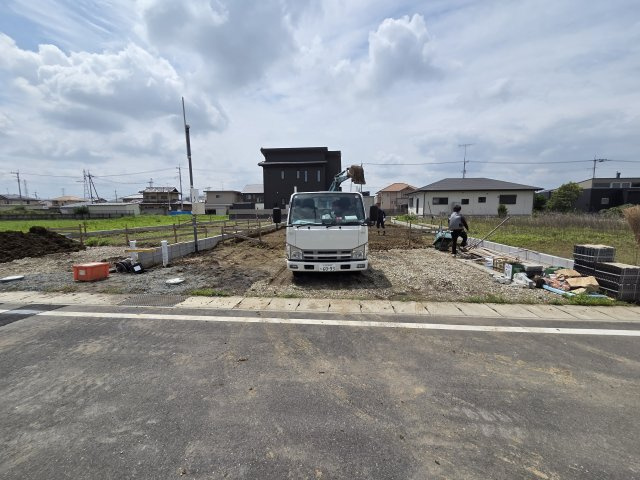 新築　太田市岩松町2期　1号棟　GRAFAREの駐車場|現地写真　駐車は建物北側に並列4台可能です！