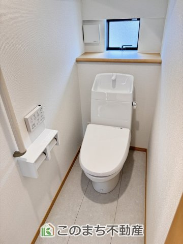 ハートフルタウン宇都宮市松原2丁目1825番のトイレ|小窓から換気ができて清潔なトイレスペース☆
