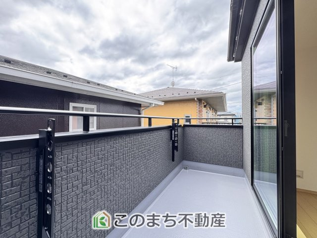 ハートフルタウン宇都宮市松原2丁目1825番のバルコニー|南向きの大型バルコニーは陽当り良好で、たっぷりのお洗濯物もよく乾きます！