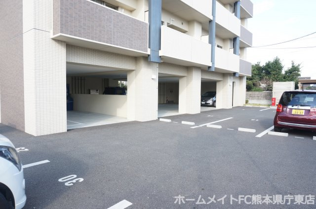 熊本市南区御幸笛田２丁目の賃貸マンションの駐車場