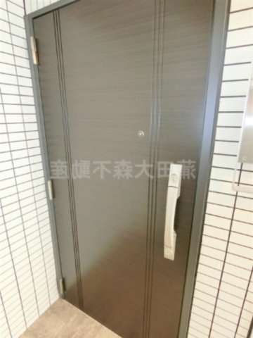 ドゥーエ大鳥居WESTの玄関