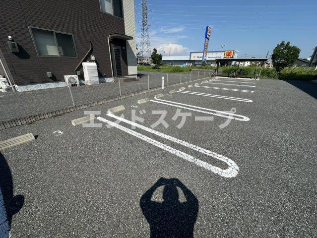 ブルースカイの駐車場|高崎、前橋のお部屋探しはエンドスケープまで！お客様の理想お聞かせ下さい♪
