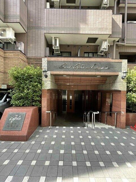 グランド・ガーラ麻布十番のエントランス