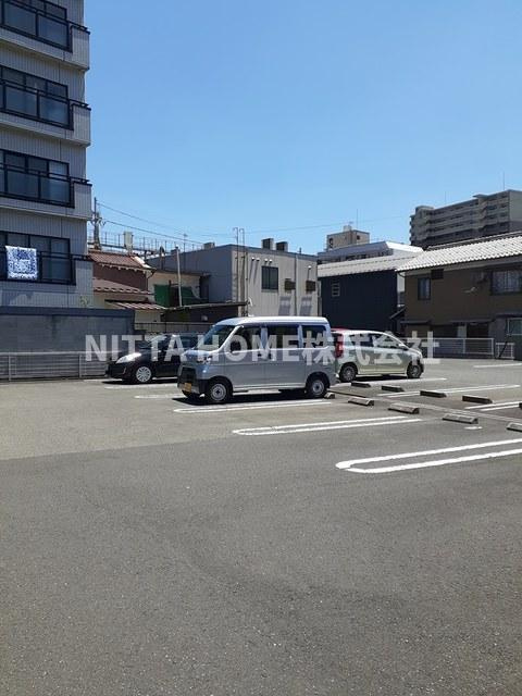 プラース・モアの駐車場|敷地内に駐車場スペース確保しています◎