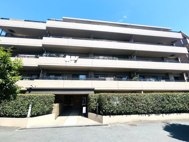 全ての居室にウォークインクローゼット付き◎お荷物多めファミリーにはもってこい♪な『コスモ三ツ沢ガーデン山』リノベーション