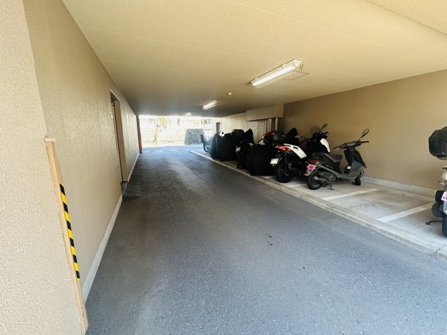 全ての居室にウォークインクローゼット付き◎お荷物多めファミリーにはもってこい♪な『コスモ三ツ沢ガーデン山』リノベーションの駐輪場