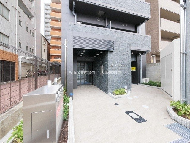 アドバンス上町台シュタットのエントランス