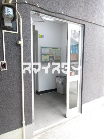 飛鳥ビルのエントランス