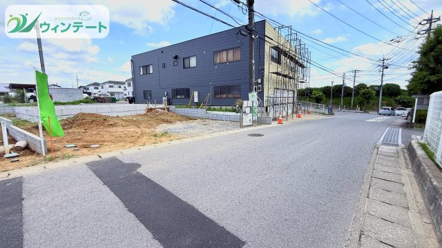 土浦市木田余西台第2　新築戸建　9号棟の前面道路含む現地写真|見通しの良い前面道路で、お子様の通学も安心。閑静な住宅街に位置する好立地です♪