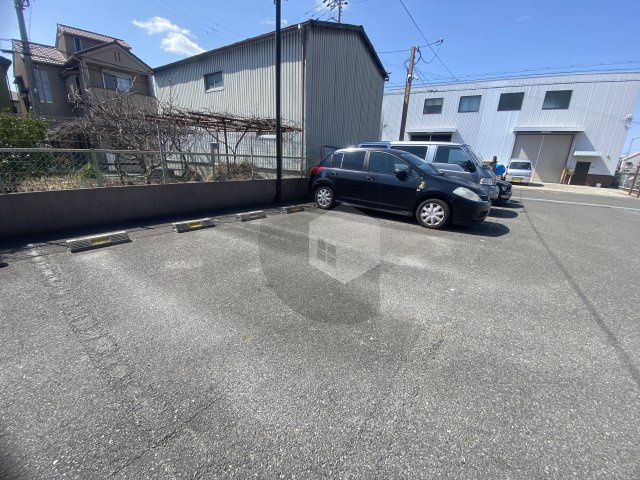 アネックスの駐車場
