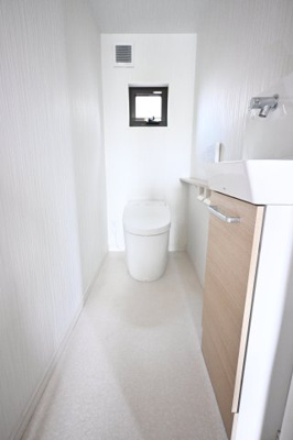 【トイレ】 | 太田市由良町　中古戸建住宅 | トイレは室内に手洗いが付いているので清潔な状態で出入りできますね♪