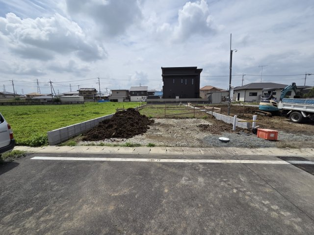 新築　太田市岩松町2期　2号棟　GRAFAREの駐車場|現地写真　駐車は建物北側に並列3台可能です！