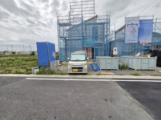 新築　太田市岩松町2期　2号棟　GRAFAREの駐車場|現地写真　駐車は建物北側に並列3台可能です！
