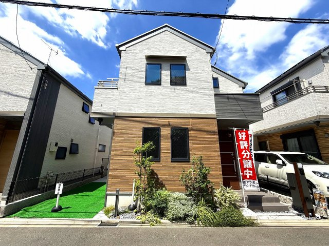 【外観】 | 【仲介手数料２７０万円が無料】■新築未入居■認定低炭素住宅■イグニチャーソーラー■制震ダンパー | 諸費用２７０万円ＯＦＦ！
決算キャンペーン中！
家計応援サービスの限界に挑戦中！
■新築未入居
■認定低炭素住宅
■東京ガスイグニチャーソーラーパネル
■制震ダンパー
■内覧可能