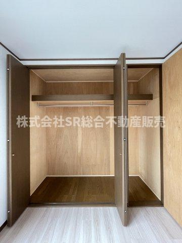 東鴻池町4丁目中古戸建の収納|フック付きでお洋服もたくさん収納できます！
