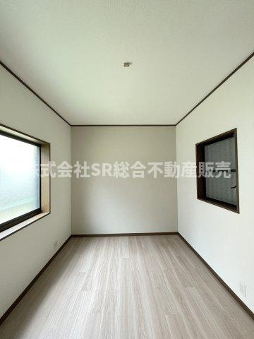 東鴻池町4丁目中古戸建の洋室|シンプルな造りで使いやすいです！