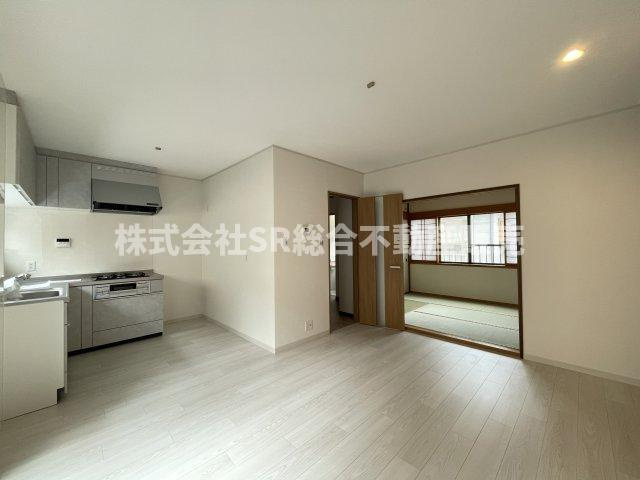 東鴻池町4丁目中古戸建の居間・リビング|広々としたリビングスペースです！