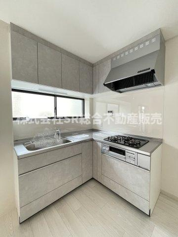 東鴻池町4丁目中古戸建のキッチン|人気のL字型キッチン！作業スペースが広いので効率よくお料理できます！
