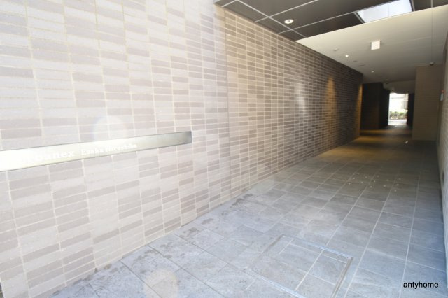 アーバネックス江坂広芝　仲介手数料無料のエントランス