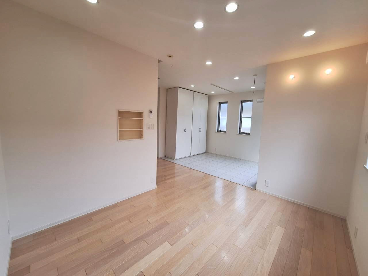 立野町ヘーベルハウスの玄関