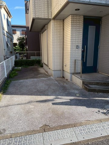 立野町ヘーベルハウスの駐車場