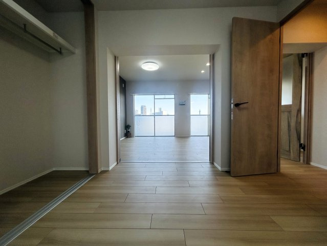 圧巻の眺望！！これぞ横浜！！団地と言えど侮るなかれ！！見るだけタダ＝見て損なし！！な、『ガーデン山住宅団地１０号棟』リノベーションの洋室|個人の部屋や寝室として使える洋室です