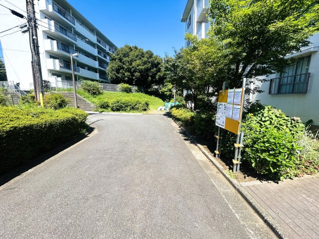 圧巻の眺望！！これぞ横浜！！団地と言えど侮るなかれ！！見るだけタダ＝見て損なし！！な、『ガーデン山住宅団地１０号棟』リノベーションの外観|外観もきれいです