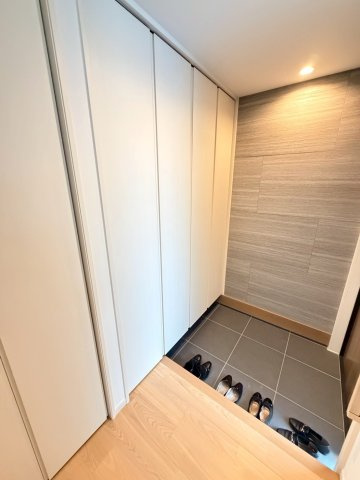 ☆選べる家具プレゼント☆御幸２丁目　3号棟の玄関