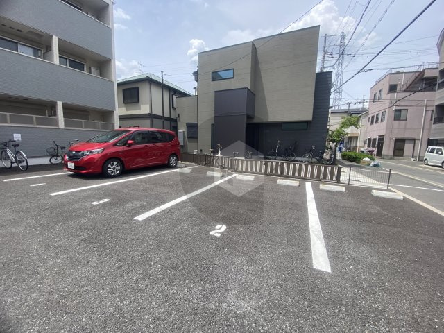 ルクレール菱屋の駐車場