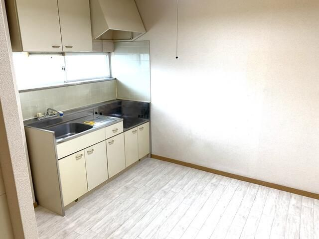 横浜市旭区上川井町のアパートの居間・リビング