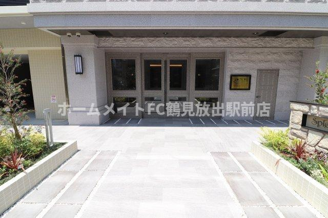 大阪市鶴見区放出東３丁目の賃貸マンションのエントランス