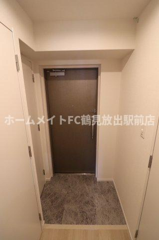 大阪市鶴見区放出東３丁目の賃貸マンションの玄関