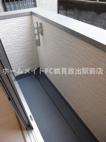大阪市城東区新喜多東１丁目のハイツのバルコニー