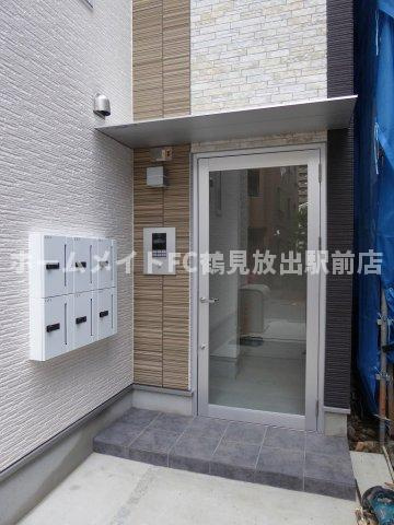 大阪市城東区新喜多東１丁目のハイツのエントランス